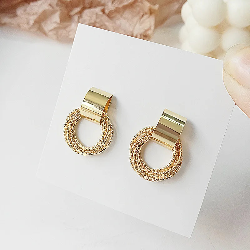 Golden Glimmer – Fashion Earrings