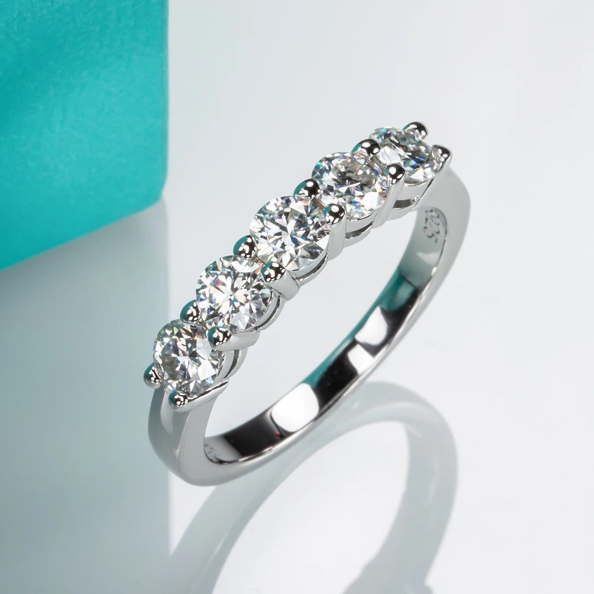 AnuJewel D-Luxe Moissanite Band