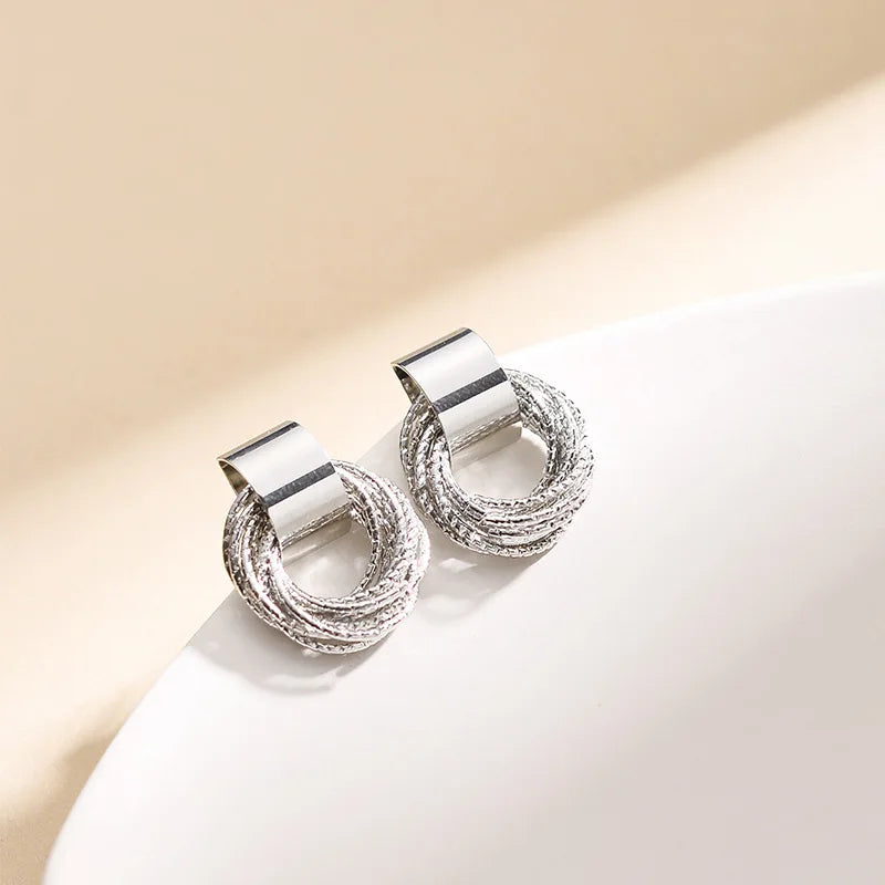 Golden Glimmer – Fashion Earrings