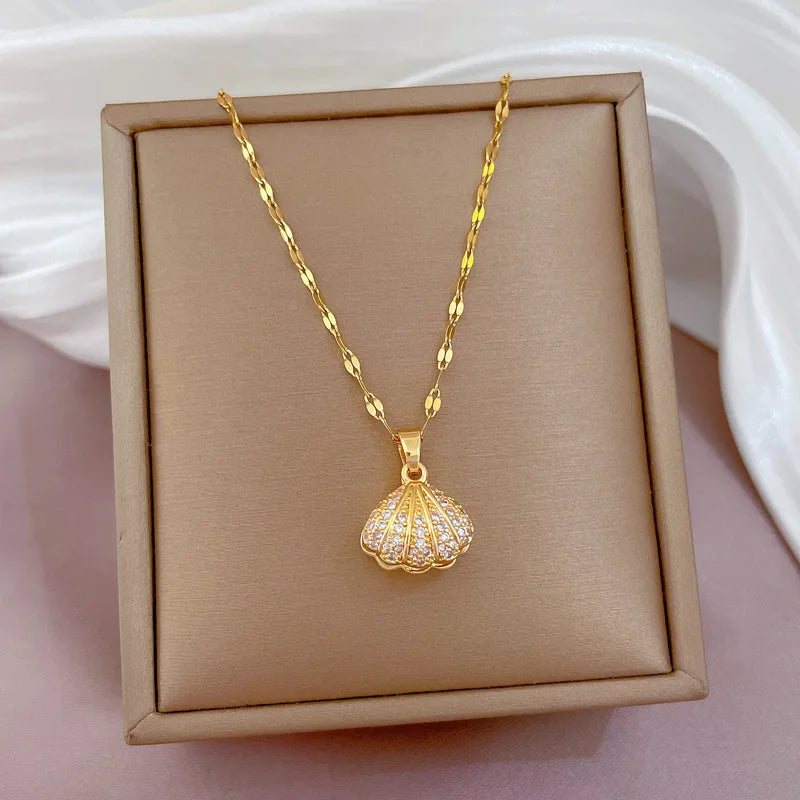 Classic Shell Pearl Necklace