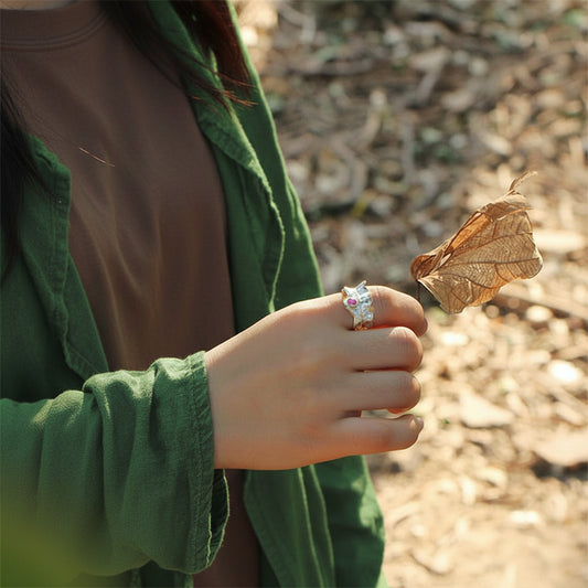 925 Sterling Silver Leaf‑Design Ring with Golden Gemstone – Two‑Tone Nature Inspired Jewelry