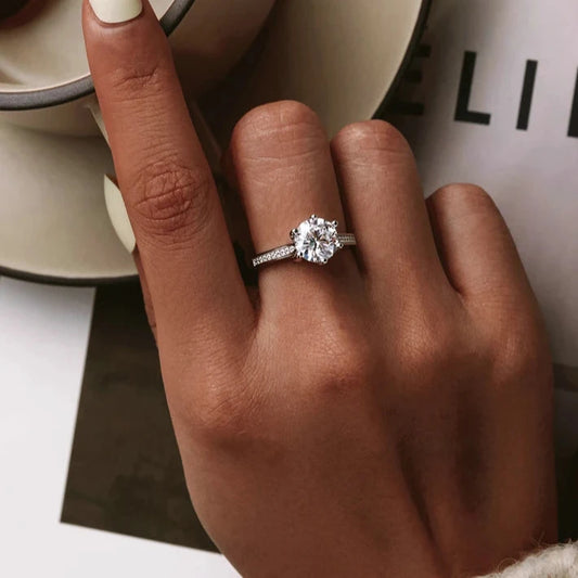 925 Sterling Silver Solitaire Ring with Side Stones